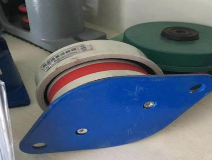 风机的形式不同选用减震器的型号也不尽相同